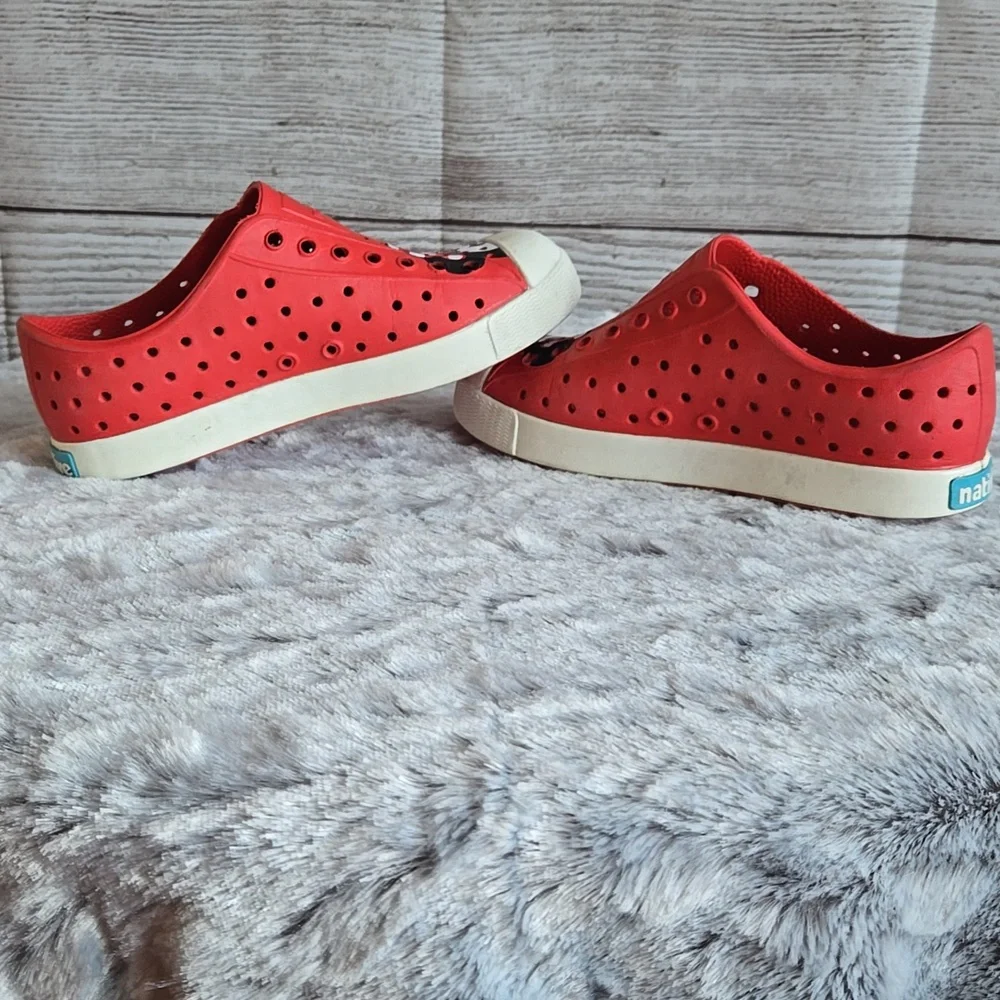 Native Minnie Mouse Shoes, Kids Size 13